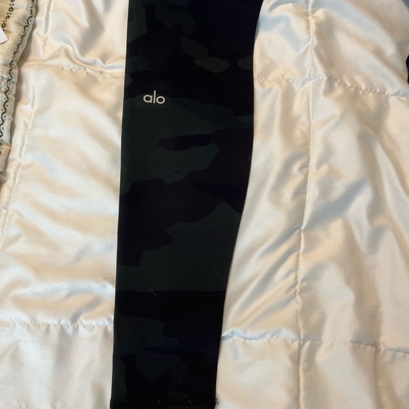 ALO High Waisted Camo Vapor Leggings - Picture 9 of 9